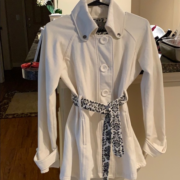 Off White Jacket With Matching Belt! - Picture 2 of 8